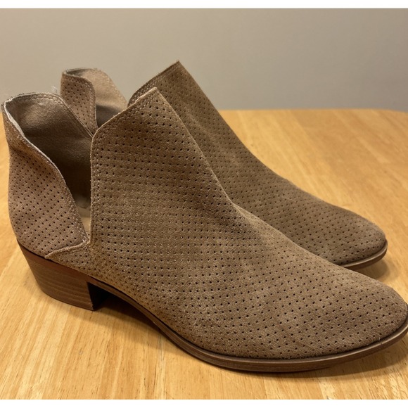 Lucky Brand Baley Brown Perforated Leather Booties Shoes Low Heel Ankle Size 10 - Picture 1 of 7